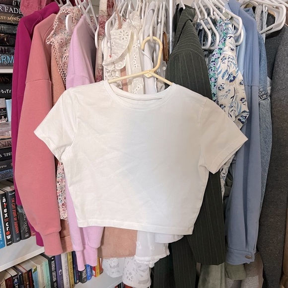 White Crop Top (GIFT) - Picture 2 of 3